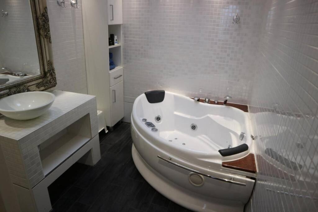 Lake House 74, Luxury Accommodation Ir Sauna Warmond 외부 사진